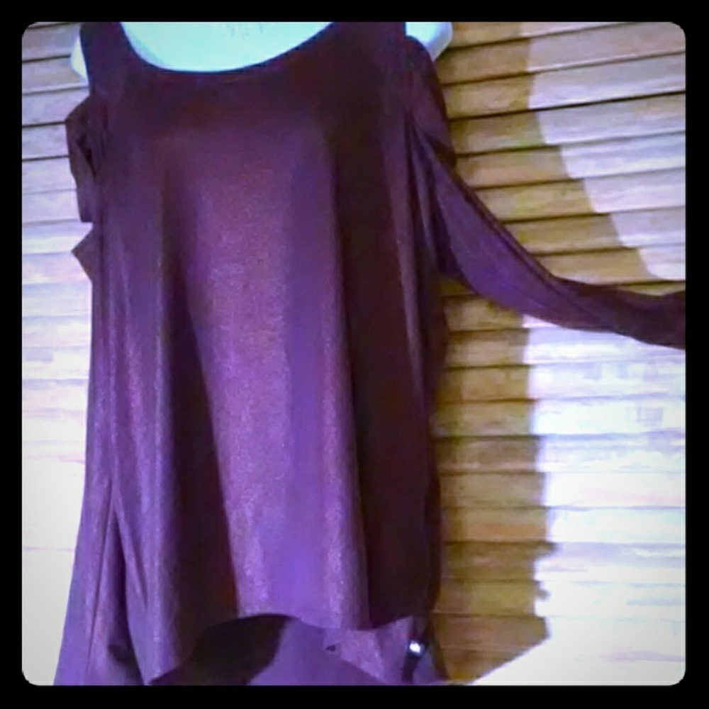 NWOT COLD SHOULDER TUNIC